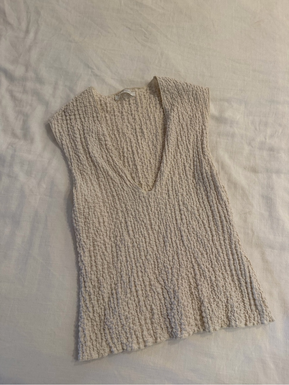 Sleeveless Cream Textured V‑Neck Knit Top & Skirt